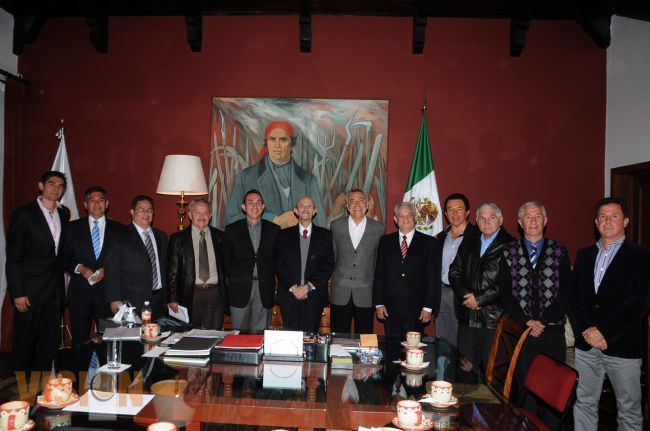 Se reúne Fausto Vallejo con integrantes de Poder Ciudadano.