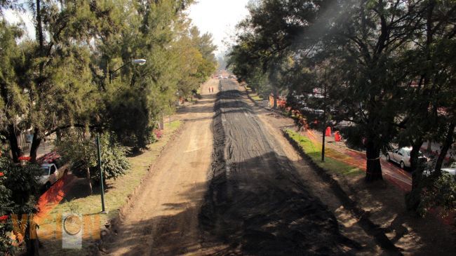 En proceso de nivelación, trabajos en Avenida Camelinas.