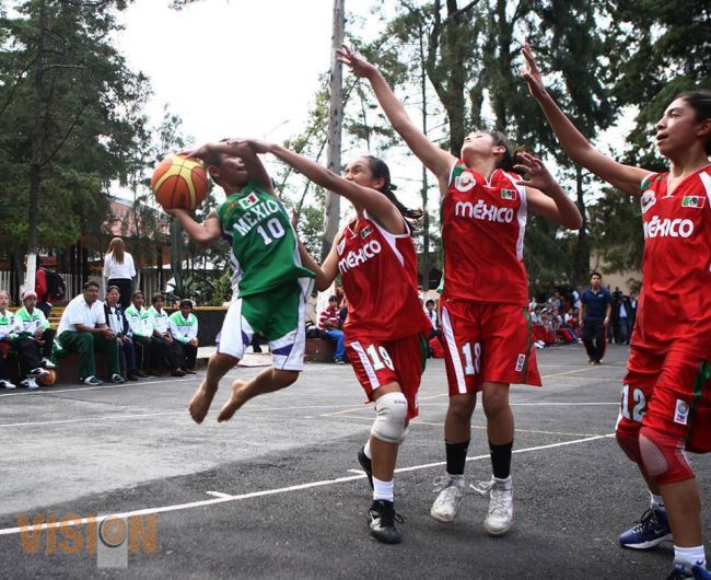 Equipo de niños triquis de basquetbol serán invitados especiales en final de fútbol. 