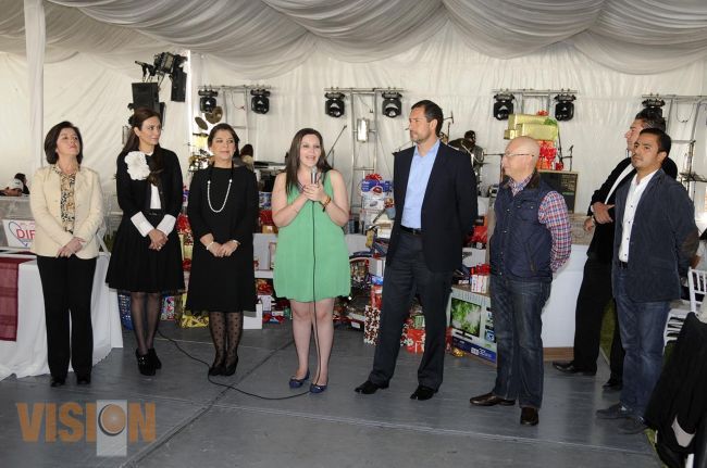 Patricia Mora encabeza festejo de fin de año del sistema DIF Estatal.