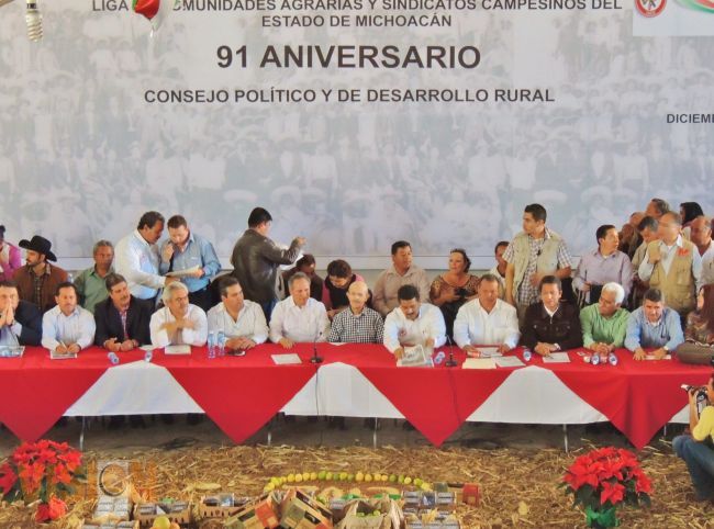 En 2014 más recursos en beneficio del campo michoacano; Fausto Vallejo Figueroa.
