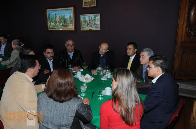 Se reúne gobernador Fausto Vallejo con legisladores locales‏
