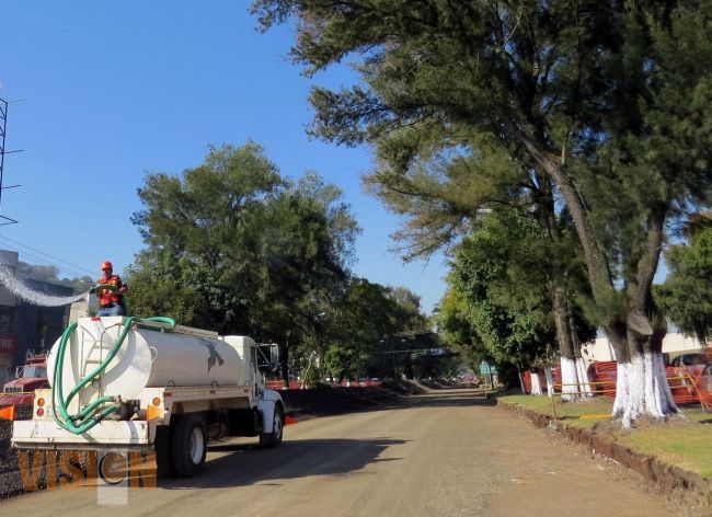 Preparan bocas de tormenta en Avenida Camelinas.