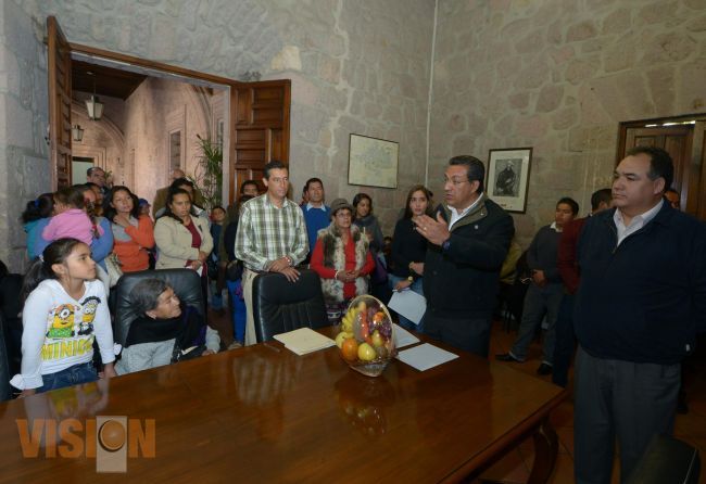 El Alcalde de Morelia se reune con colonos.