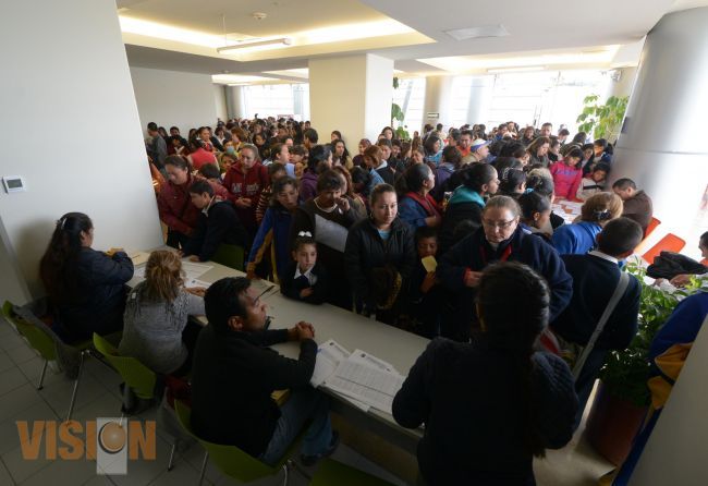 Gobierno Municipal entrega 400 becas a “niños de 10”.