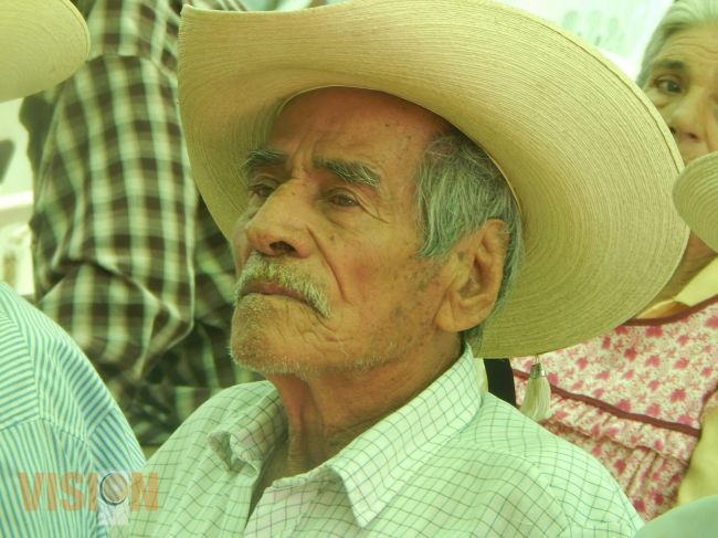 Completa la entrega de despensas a adultos mayores