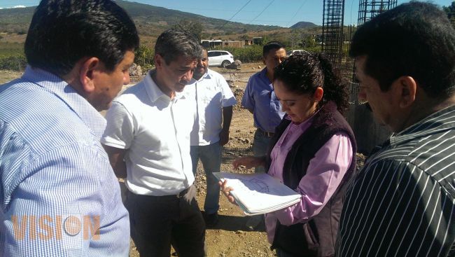 Entrega SEMIGRANTE certificados del fami y supervisa obras del programa 3x1.