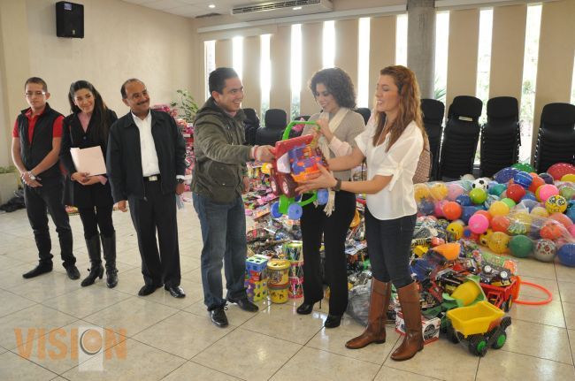 Ayuntamiento apoya a los Reyes Magos para llevar regalos a los que menos tienen.