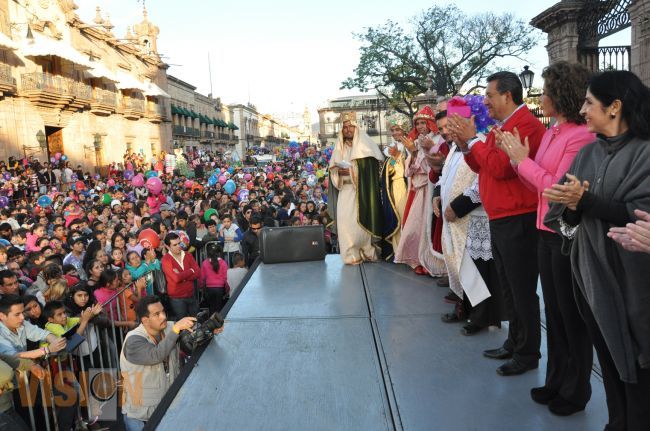 Arzobispo Suárez Inda y el Presidente Lázaro Medina abrieron la puerta de Morelia a los Reyes Magos