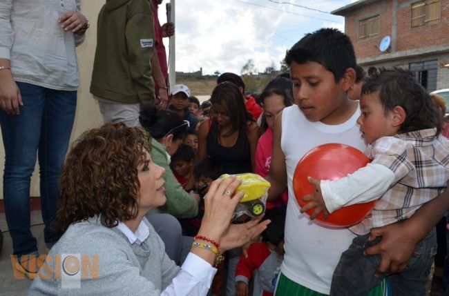 Reyes magos, a través del Ayuntamiento de Morelia, llevan alegría a miles de niños.