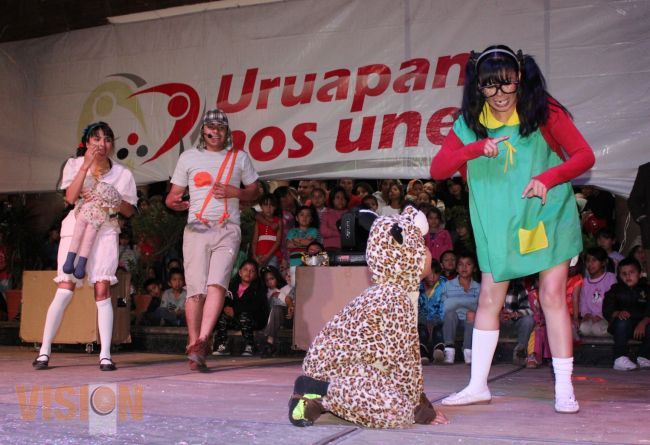 Miles de niños disfrutaron del espectáculo de día de reyes en la pérgola municipal