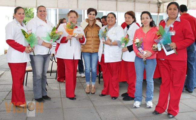 Ana Luisa Cervantes felicita en su día a enfermeras del DIF municipal