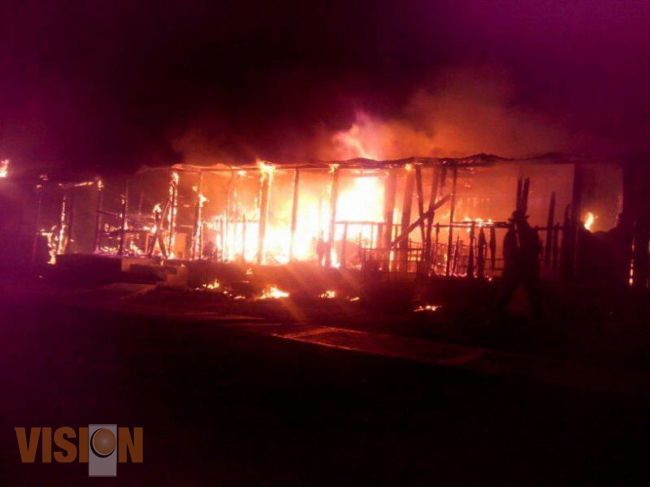 Incendio en la Secundaria trece pérdida total: Proteccion Civil