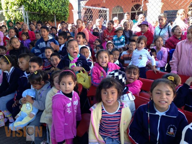 Entregó el SMRYTV mil 500 juguetes en el municipio de Tarímbaro