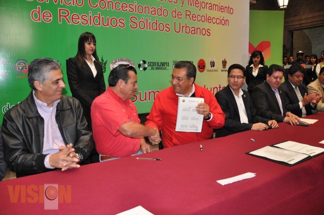 Ayuntamiento de Morelia y Asociaciones recolectoras de basura firman convenio.