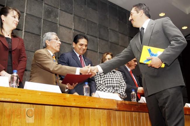Los egresados de la UMSNH representan a la universidad del futuro: Jara Guerrero.