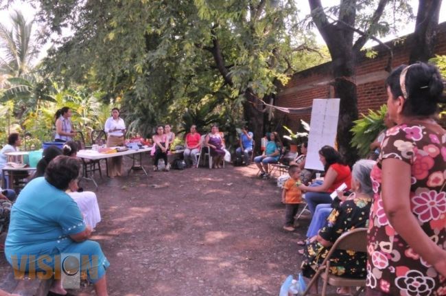 Michoacanas reciben atención en sus comunidades a través del módulo itinerante de la Semujer.