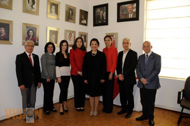 Patricia Mora encabeza toma de protesta de nuevos integrantes del patronato del DIF Michoacán.
