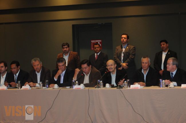 El Gobernador del Estado realiza reunión de Gabinete con delegados federales.