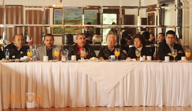 Recibe Aldo Macías respaldo de sector empresarial de Uruapan