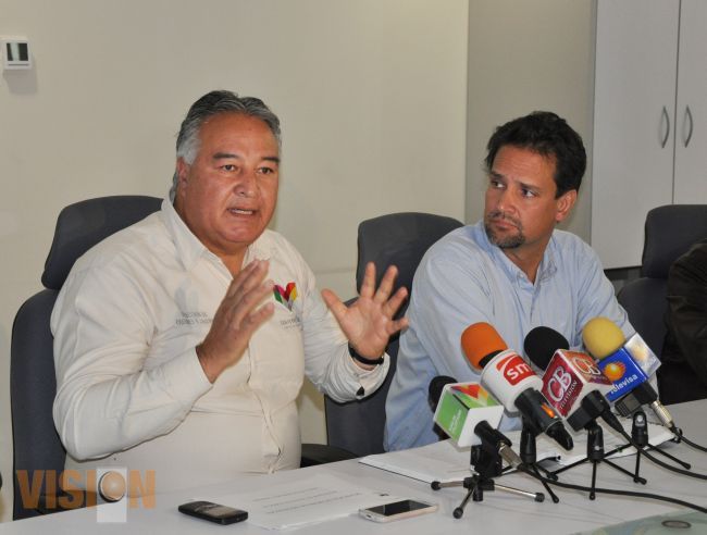 Inician trabajos de poda en las principales avenidas de Morelia.