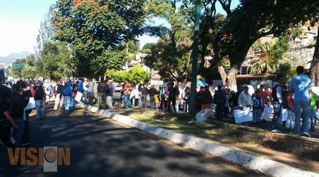 Bloqueo y protesta en calzada Benito Juárez de Uruapan