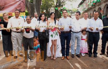 El Senador Silvano Aureoles asiste a la Tercera Feria Regional del Barro