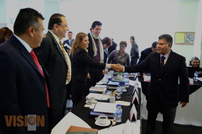 Presentan herramientas curriculares para fortalecer aplicación del plan de estudios.