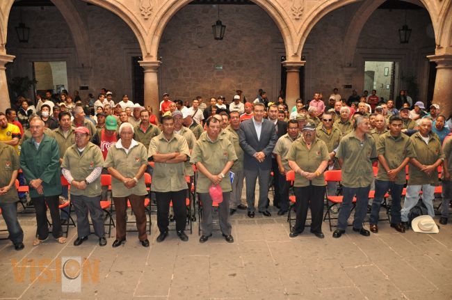WLM reconoce labor de aseadores de calzado del centro histórico.