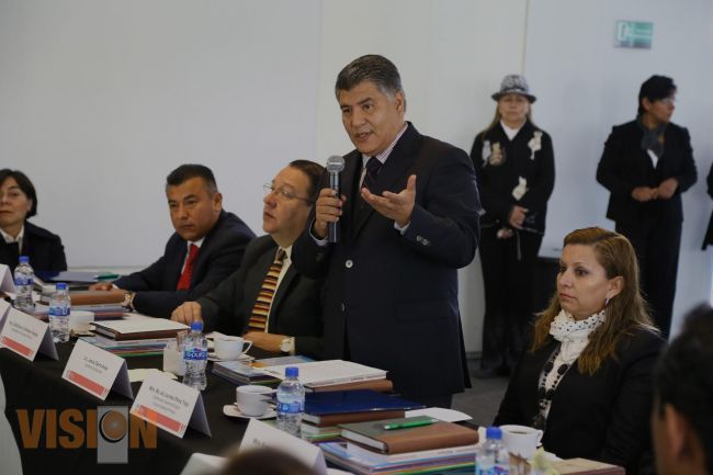 Presentan herramientas curriculares para fortalecer aplicación de plan de estudios