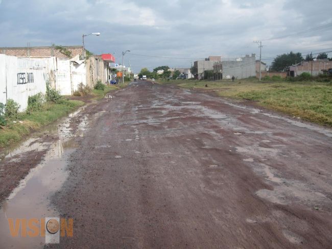 Conservación del camino Sahuayo-La Yerbabuena apoya a la región en el sector salud.