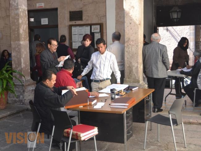 Reciben Notarios, nuevos folios de protocolo abierto.