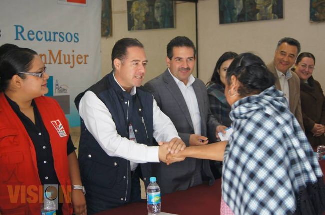 Apoyan a Microempresarias de Zacapu.