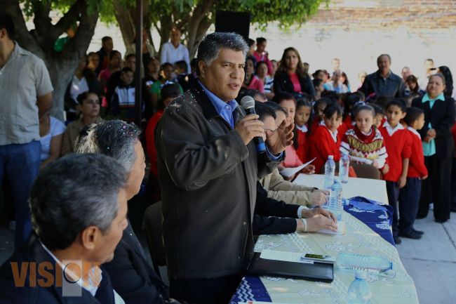 Secretario de Educación entrega equipamiento para escuelas de Sahuayo.