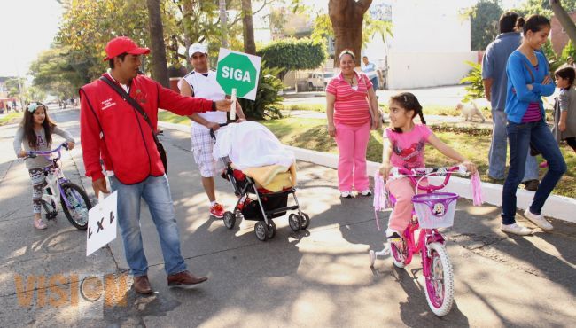 Cientos de familias se ejercitan y conviven en domingo latino 