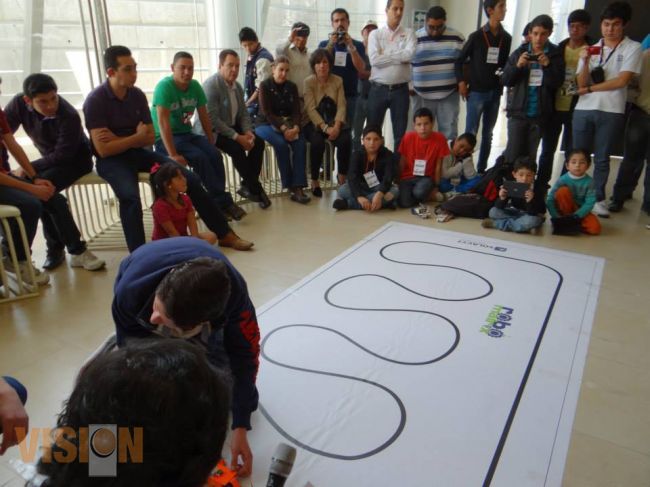 En Polifórum exponen proyectos de multimedia y robomatrix.