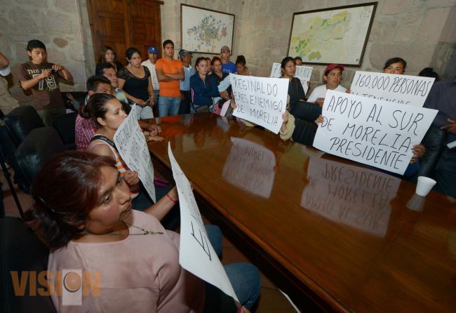 Vecinos del sur de Morelia piden apoyo para nuevas rúas. 