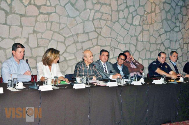 Unidos, sociedad y gobierno, sacaremos adelante a Michoacán: FVF.