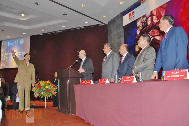 Nicolaita asume presidencia de federación de colegios y asociaciones de médicos veterinarios.