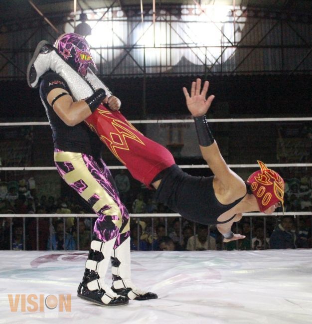 PROMUEVEN FUNCIÓN DE LUCHA LIBRE ESTELARIZADA POR ESTRELLAS DEL CMLL