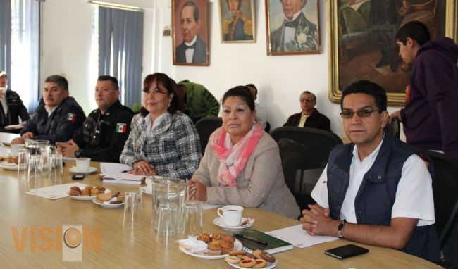 INTEGRAN CALENDARIO CÍVICO 2014 EN URUAPAN