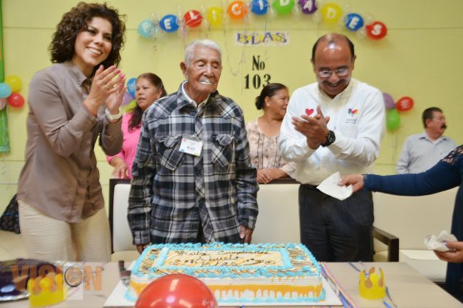DIF Morelia festeja a Don Blas a sus 103 años de vida.