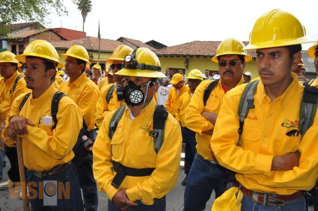 Continúan los trabajos de mantenimiento de las brechas Corta fuego en el municipio de Uruapan