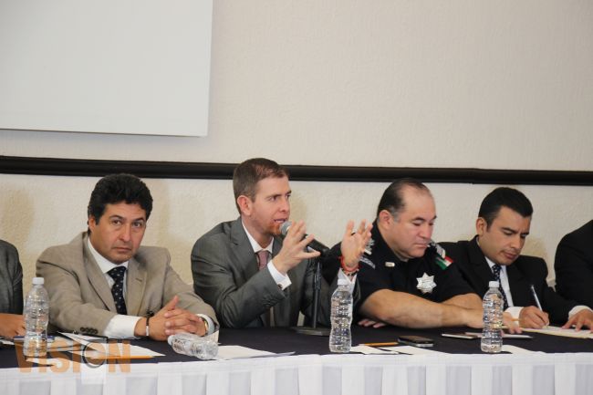 Reunión con diputados federales, locales y alcaldes del PRD, para definir protocolos de actuación.