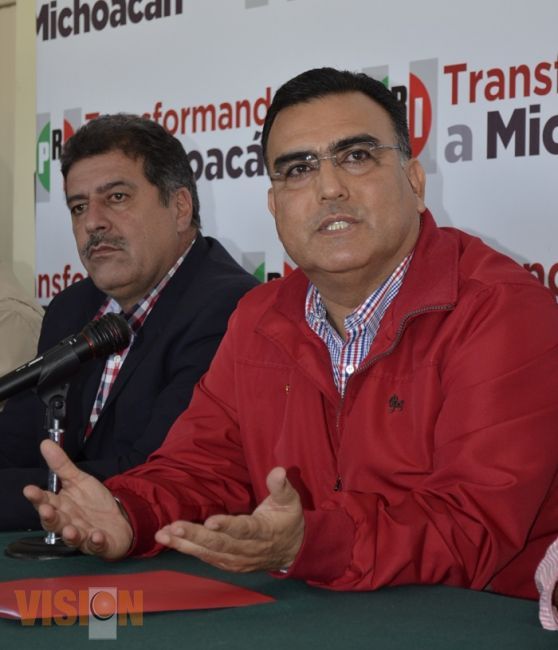 Entrega certificados el diputado federal Salvador Ortiz García 