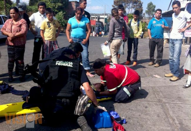 Menor arrollado al bajar de un taxi con la mamá