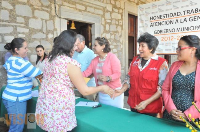 La administración estatal genera autoempleo para las michoacanas.
