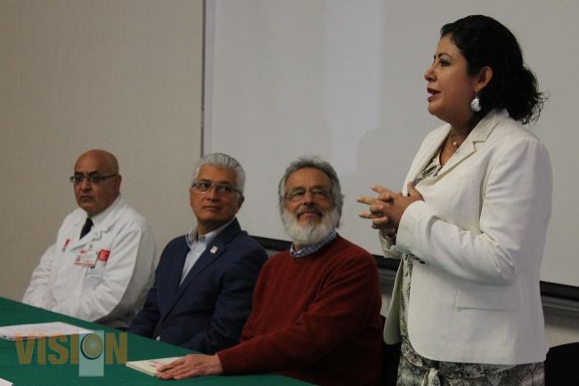 Entrega Rafael días dictamen de acreditación al CEMISAM.    