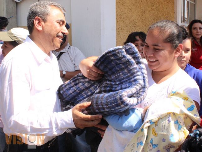 Aldo Macías junto Víctor Barragán entregaron apoyos sociales para beneficio de más de 2 mil ciudada