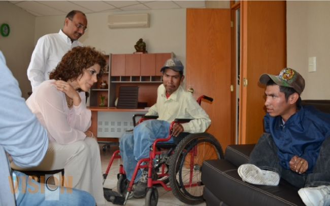 Entrega el DIF Municipal apoyos a familias vulnerables.